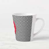 Geometric Black and White Pattern Red Monogram Milchtasse (Rechts)