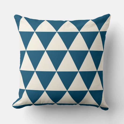 Geometric Blue und Elvory White Modern Cushion Kissen (Vorderseite)