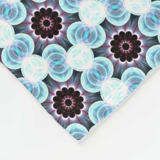 Geometric Bonanza Fleece Blanket (Ecke)