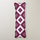 Geometric Ethnic Pattern Body Pillow – Burgundy Re Seitenschläferkissen (Rückseite (Vertikal))