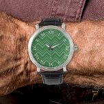 Geometric Forest Green Zig Zags Editable Numerary Armbanduhr<br><div class="desc">Stellen Sie sich die Dinge mit der geometrischen Wald Green Zig Zags Editable Numeral Watch auf. Wählen Sie zwischen den römischen Standardziffern, arabischen Ziffern, einem Nummerierungssystem Ihres eigenen Designs oder verließ die Zahlen komplett! Egal, mit welchen Symbolen Sie sich entscheiden, jedes Mal wird in sieben verschiedenen Grüntönen klar in Weiß...</div>