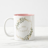 Geometric Gold Greenery Fall Mrs. Newlywed Bride Zweifarbige Tasse (Links)