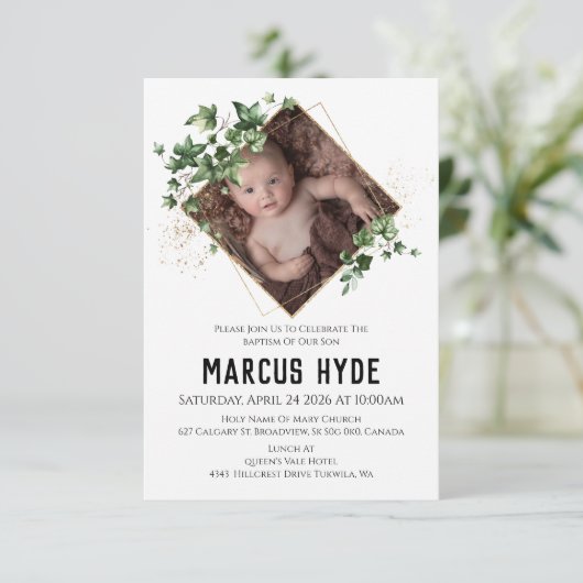 Geometric Ivy Grüntöne Taufe Foto Einladung (Stehend Vorderseite)