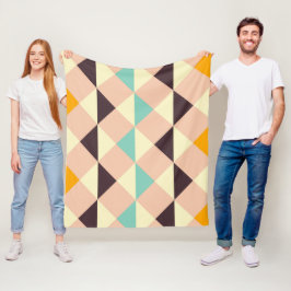 Geometric pattern overlapping diamonds & triangle fleecedecke