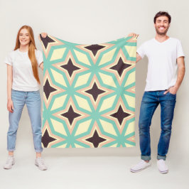 Geometric pattern with alternating dark star shape fleecedecke