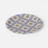 geometric pattern with blue, yellow, and white pappteller (Schrägansicht)