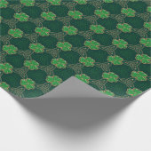 Geometric St Patricks day Celtic Triskele Kleeblat Geschenkpapier (Ecke)