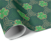 Geometric St Patricks day Celtic Triskele Kleeblat Geschenkpapier (Rolleneckpunkt)