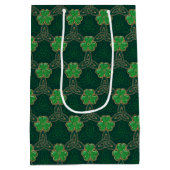 Geometric St Patricks day Celtic Triskele Kleeblat Mittlere Geschenktüte (Rückseite)