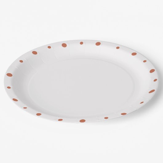 Geometric Terra Cotta Dots White Pappteller (Schrägansicht)