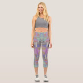 Geometrisch grün Lila rosa Capri Leggings (Vorderseite)