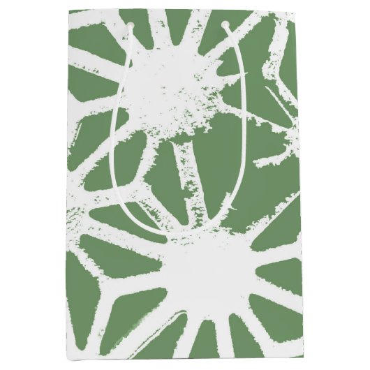 geometrisch-grün-weiß gezogenes Olivenmuster Mittlere Geschenktüte (Vorderseite)