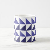 Geometrisch lila blaue geometrische Dreiecke Kaffeetasse (Mittel)