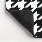 geometrisch Schwarz-weißes Hahnentrittmuster Mousepad (Ecke)