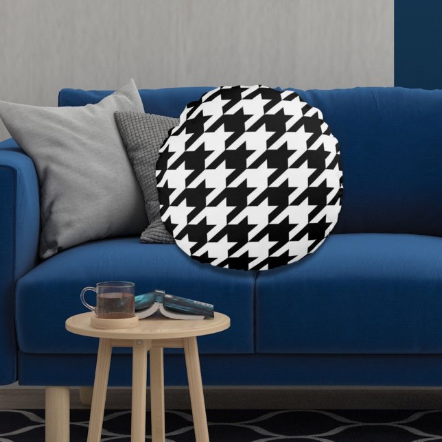 geometrisch Schwarz-weißes Hahnentrittmuster Rundes Kissen (stylish geometric black white houndstooth pattern round pillow)