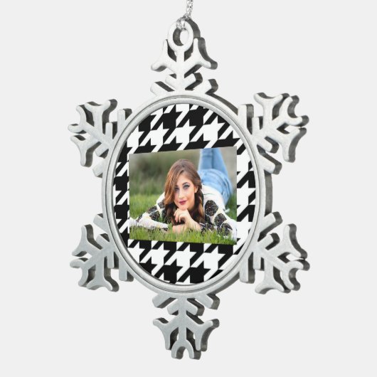 geometrisch Schwarz-weißes Hahnentrittmuster Schneeflocken Zinn-Ornament (Rechts)