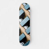 Geometrische Architektur in Blau und Beige Skateboard (Vorne)