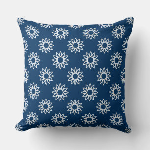 Geometrische Blume 01 - Weiß auf Shibori Blue Kissen