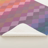 Geometrische Diamantformate in geröteten Rainbow-F Sherpadecke (3/4)