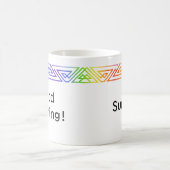 Geometrische Dreiecke mit Regenbogen, personalisie Kaffeetasse (Mittel)