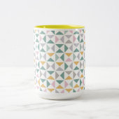 Geometrische Dreiecke Zweifarbige Tasse (Mittel)