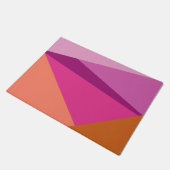 Geometrische Farbblockformen in Lila Magenta Fußmatte (Schrägansicht)