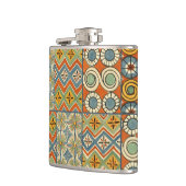 Geometrische farbenfrohe antike ägyptische Grafik Flachmann (Links)