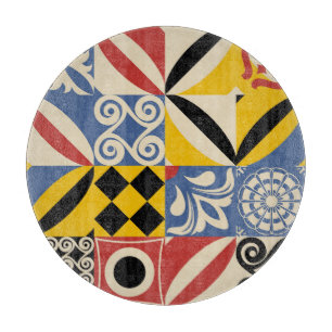 geometrische Formen im Retro: Azulejos-Fliesen. Schneidebrett