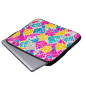 Geometrische Formen und Linien in lebendiger Farbe Laptopschutzhülle (Vorne Knopf)