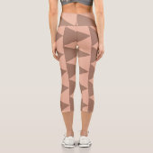 Geometrische große Dreiecke Mocha Mousse Dusty Pin Capri Leggings (Rückseite)