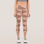 Geometrische große Dreiecke Mocha Mousse Dusty Pin Capri Leggings (Vorderseite)