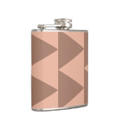 Geometrische große Dreiecke Mocha Mousse Dusty Pin Flachmann (Rechts)