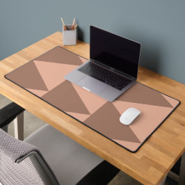 Geometrische große Dreiecke Mocha Mousse Dusty Pin Schreibtischunterlage