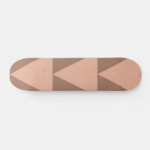 Geometrische große Dreiecke Mocha Mousse Dusty Pin Skateboard (Horizontal)