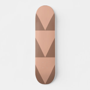 Geometrische große Dreiecke Mocha Mousse Dusty Pin Skateboard