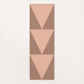 Geometrische große Dreiecke Mocha Mousse Dusty Pin Yogamatte (Vorderseite)