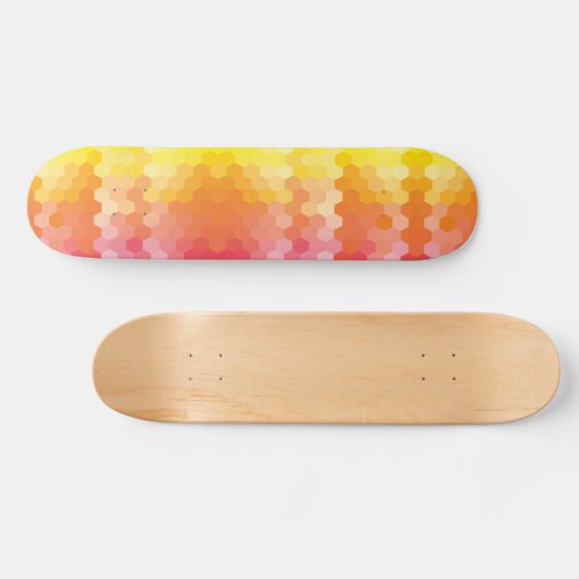 Geometrische Hexagon-Formen Rosa und Gelb-Farbstof Skateboard (Horizontal)