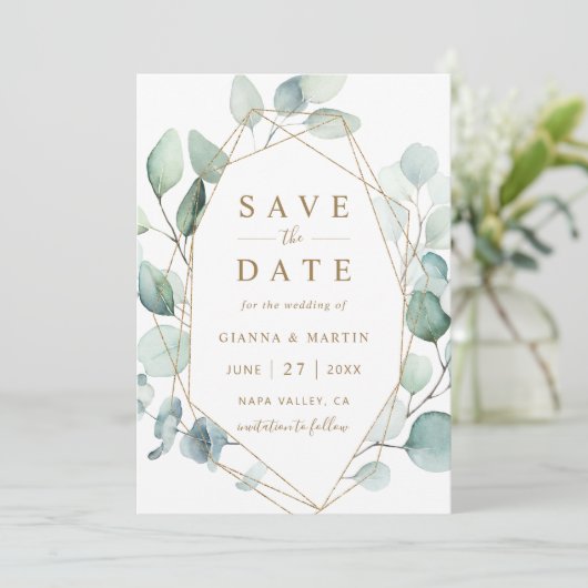 Geometrische Hochzeit von Gold Script Green Foliag Save The Date (Stehend Vorderseite)