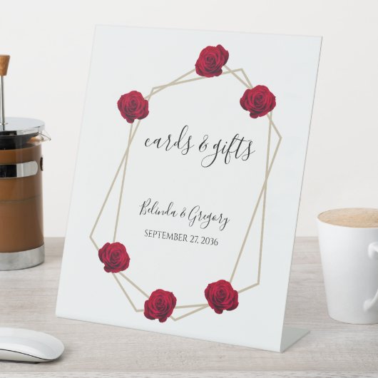 Geometrische Hochzeitskarten und Geschenke für ele Sockelschild (In Situ)