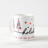 Geometrische Holiday-Bäume mit Witty Subline Kaffeetasse (Vorderseite Links)