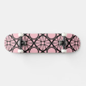 Geometrische Kunst in Schwarz und Rosa Skateboard (Horizontal)