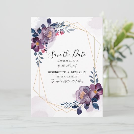 Geometrische Lila Blumenschrift Botanische Hochzei Save The Date (Stehend Vorderseite)