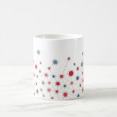 geometrische Linien und Punkte in Rot und Blau Kaffeetasse (Mittel)