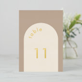 Geometrische Minimal-Sand-Beige-Arch-Hochzeitstabe Folieneinladung (Stehend vorne)
