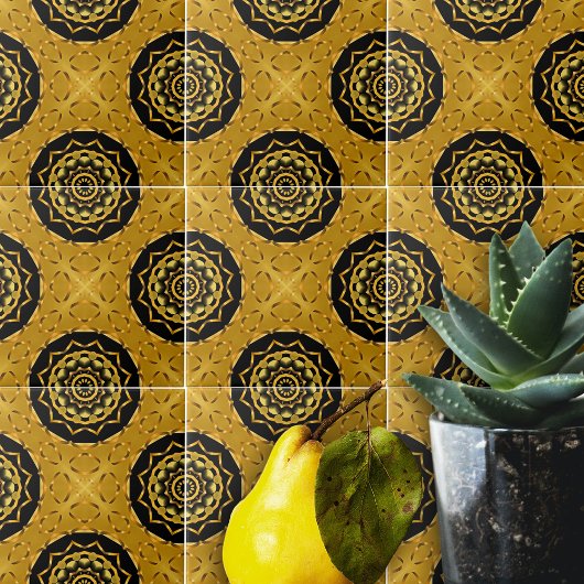 Geometrische Mosaike aus Gold und Schwarz Fliese