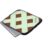 Geometrische, pastellgrüne Linien mit Namen Laptopschutzhülle (Vorne Knopf)