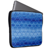 Geometrische preußische Blaufarbenskala Laptopschutzhülle (Vorne Rechts)