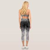 geometrische Quadrat-Muster in Graustufen Capri Leggings (Rückseite)
