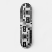 Geometrische Retro-Formen, schwarz, grau und weiß Skateboard (Vorderseite)