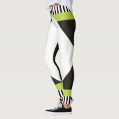 Geometrische schwarz-weiße Streifen, modern grün Leggings (Links)